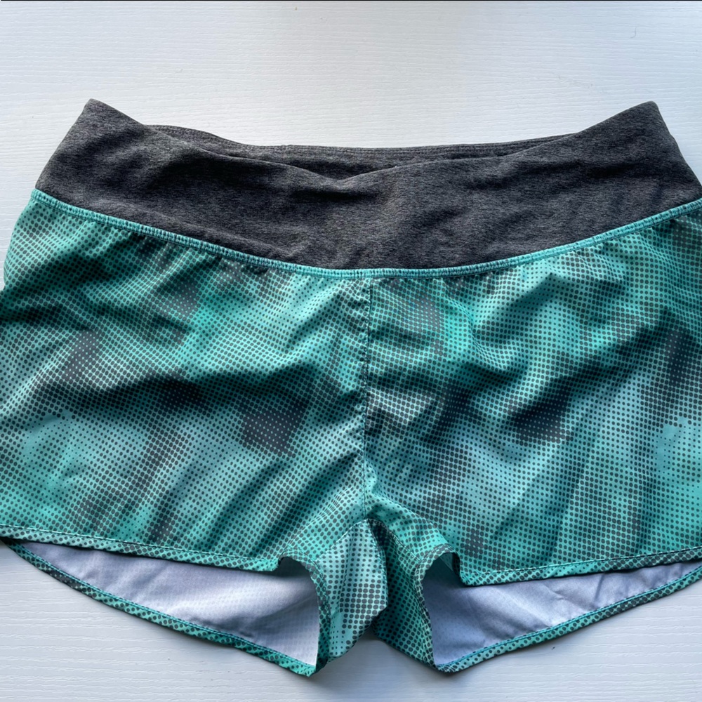 No rips or tears. Will be washed before shipped. They have been worn.